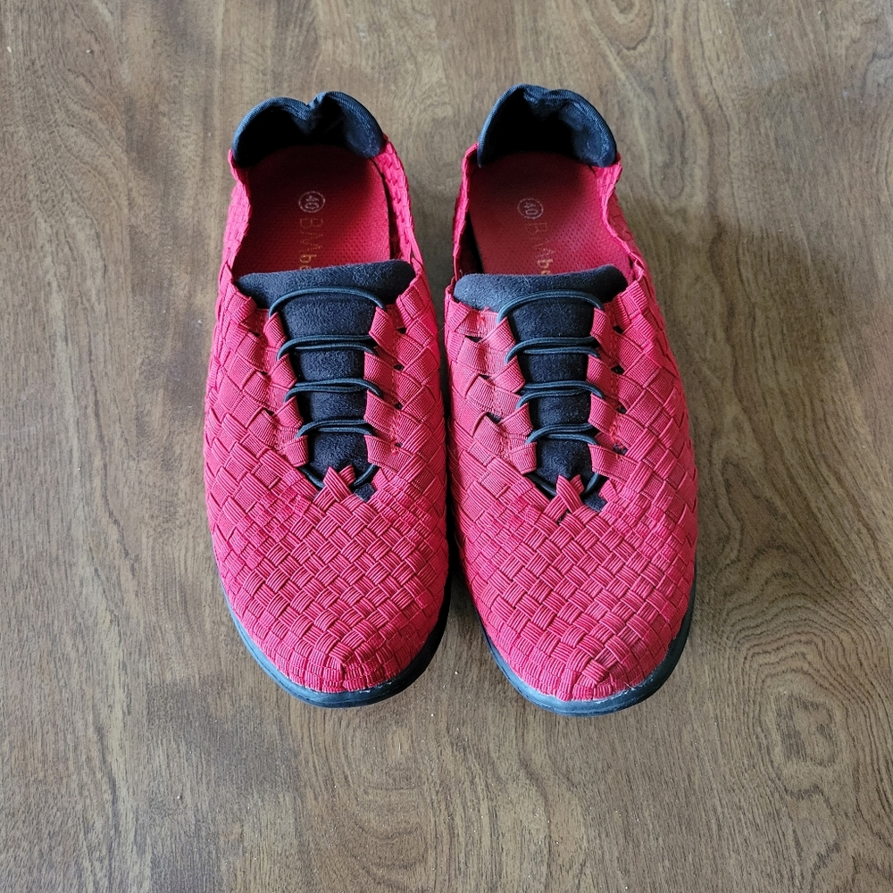 Casual walking shoes